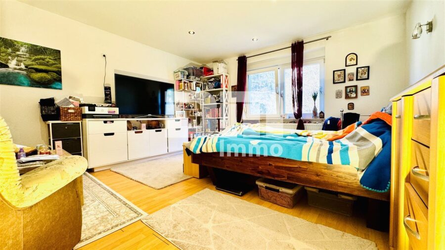 Charmantes Raumwunder in Birkenfelde: Historisches Fachwerk trifft auf solide Moderne - Hochparterre Schlafzimmer